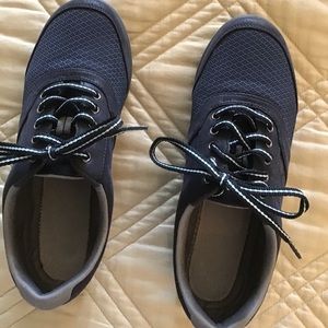 NWT Navy Clark’s Sneakers Sz 7W